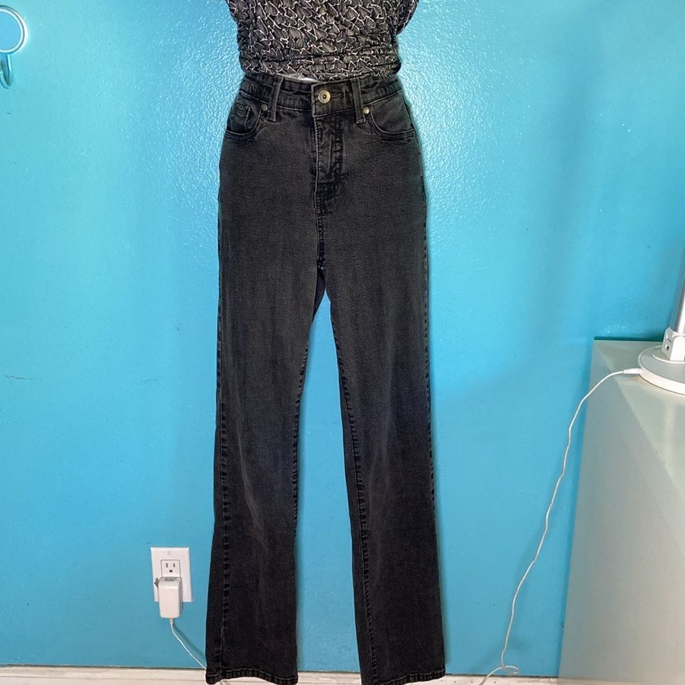 Gloria Vanderbilt “The Perfect Fit” Black Wash Straight Leg Jeans Marked 8 Fit 4